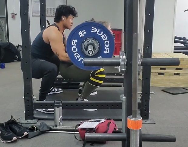 Customer photo review of Strength Shop Thor Knee Sleeves - Double Ply