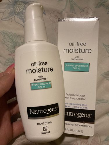 Customer photo review of Oil-Free Moisture Broad Spectrum SPF 15