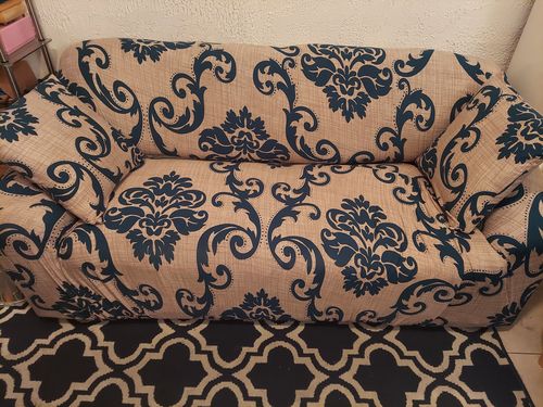 Customer photo review of Trendize Exclusive Stretchable Sofa Cover