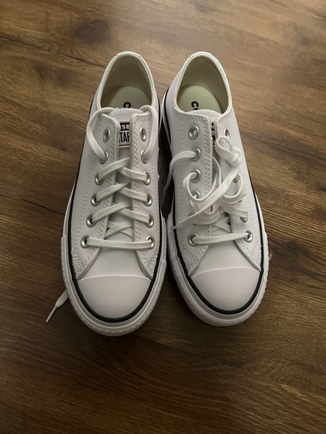 Customer photo review of Zapatilla Converse Chuck T. Plataforma Cuero Mujer Blanco
