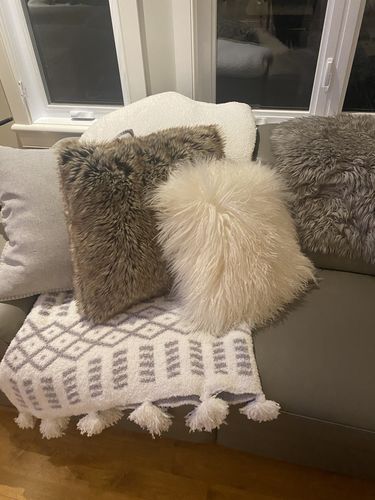 Customer photo review of Ultimate Grey & White Diamond Point Edge with Tassel Extended Throw Blanket