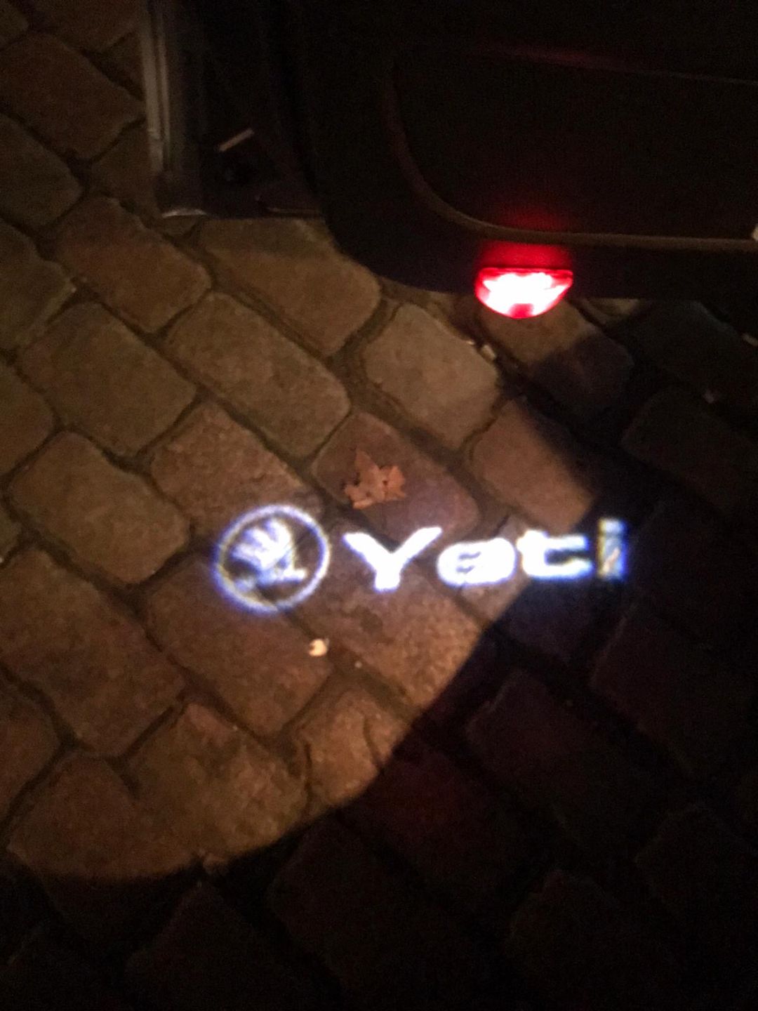 Customer photo review of SKODA YETI LOGO PROJECTOT LIGHTS Nr.88 (quantity  1 =  2 Logo Film /  2 door lights)