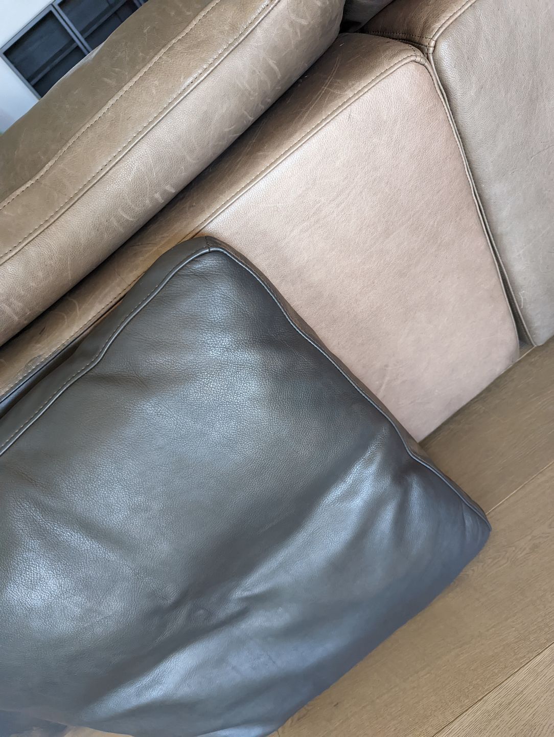 Customer photo review of Clyde’s Leather Recoloring Balm