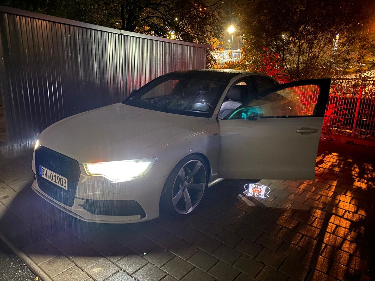 Customer photo review of Football CLUB   BJK 1903 Logo door lights Nr.225  (quantity 1 = 2 Logo Films ）