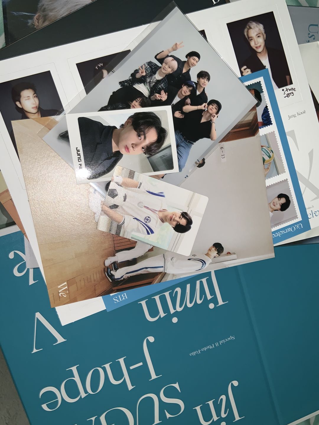 Customer photo review of [2ND PRE-ORDER] BTS - SPECIAL 8 PHOTO FOLIO US OURSELVES AND BTS WE SET VER.