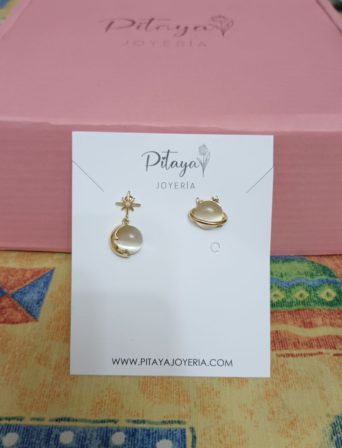 Customer photo review of Aretes de Saturno de Ópalo