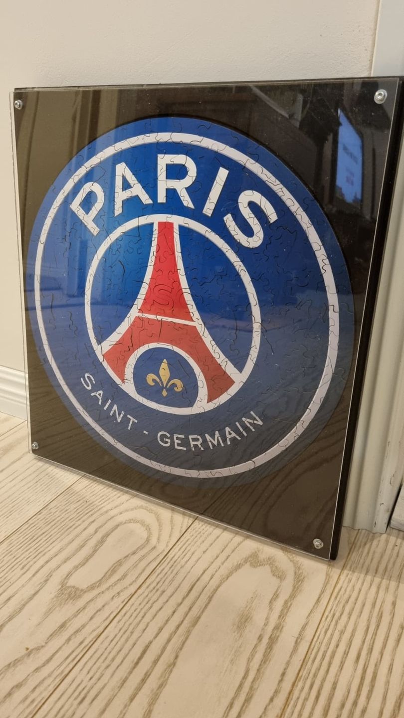 Customer photo review of Paris Saint-Germain FC® Logo - Official Wooden Puzzle