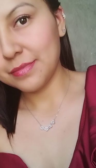 Customer photo review of Collar Trébol de Corazones con Imán