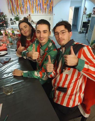 Customer photo review of Chemise Homme Rouge Imprimé Noël Coupe Standard À Manches Longues