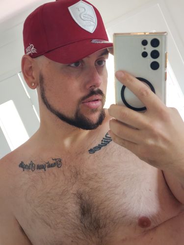 Customer photo review of Premium Crest A-Frame Cap 2.0 - Red