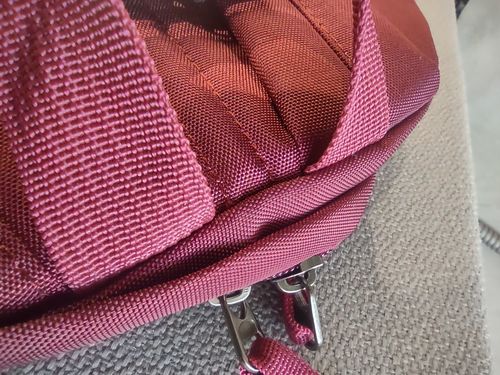 Customer photo review of Mochila Pixie Laptop 14" Cool Capital Vino