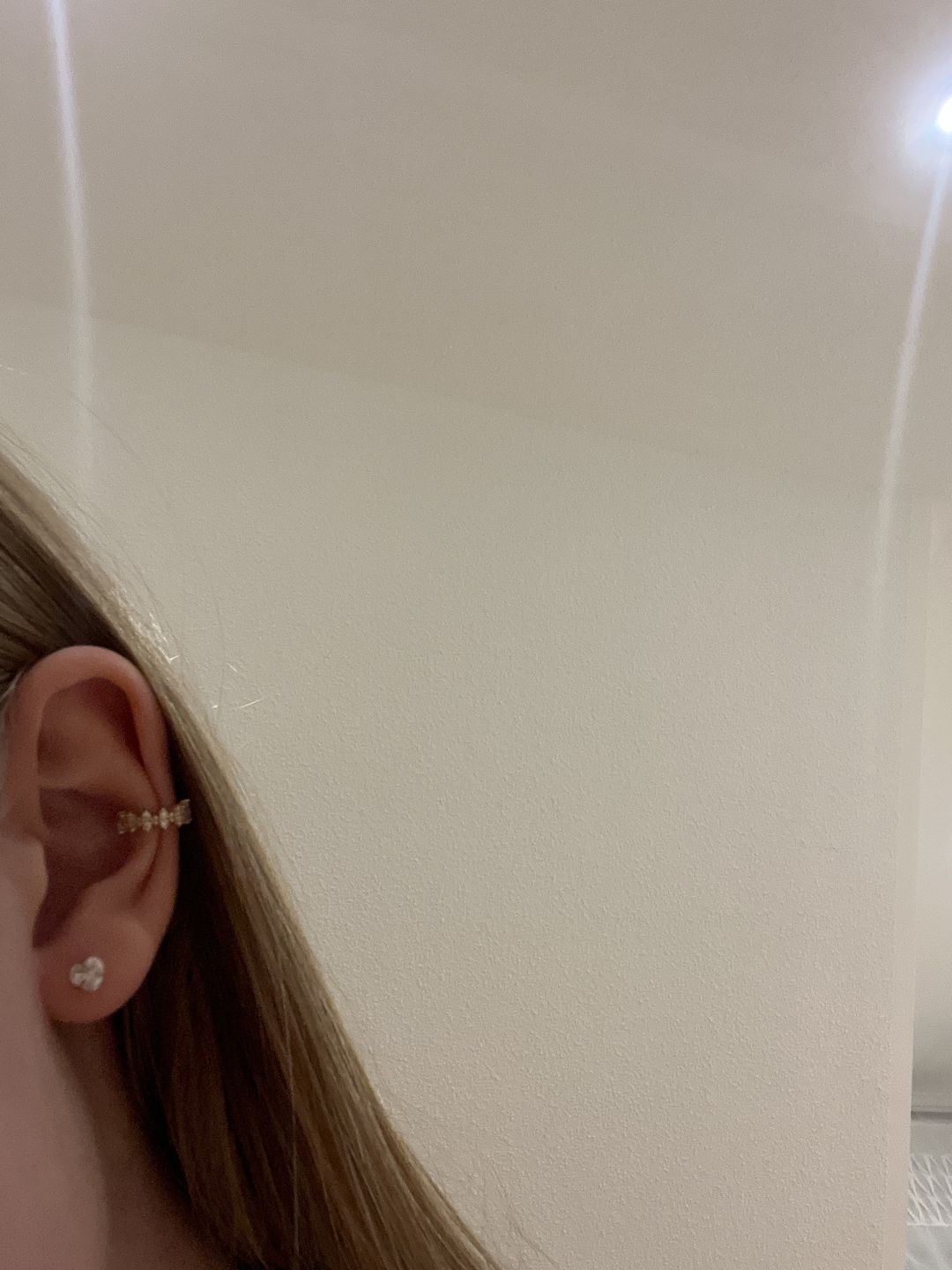 Customer photo review of Bright Heart Ohrstecker | 18K vergoldet