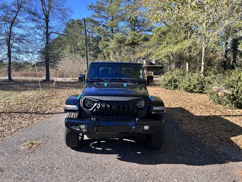 Customer photo review of Shark Grille - Matte Black for 18-22 Jeep Wrangler JL & Gladiator JT