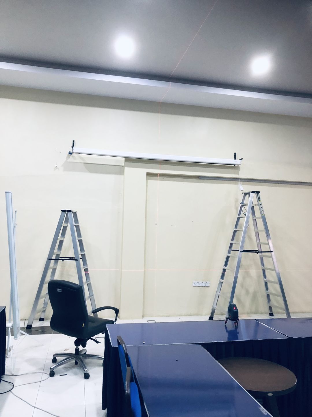 Customer photo review of ✨READY STOCK✨Alumaster Heavy Duty Aluminium Welded Ladder (8 Steps Double Side) AL-DWL70-8S ALUCLASS