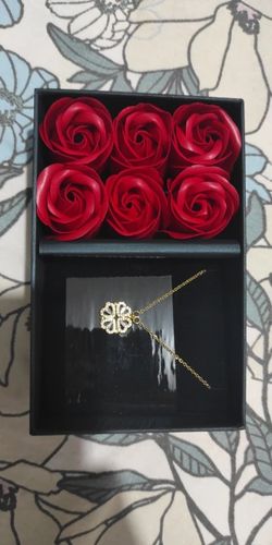Customer photo review of Clover Hearts Necklace Rose Box Set in 18K Gold Plating