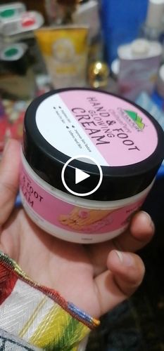 Customer video review of Hand & Foot Glowing Cream – Formulated With Multi-Vitamins & Glowing Agents, Moisturizes, Soothes & Improves Skin Texture, Makes Skin Soft & Glowing 100ml