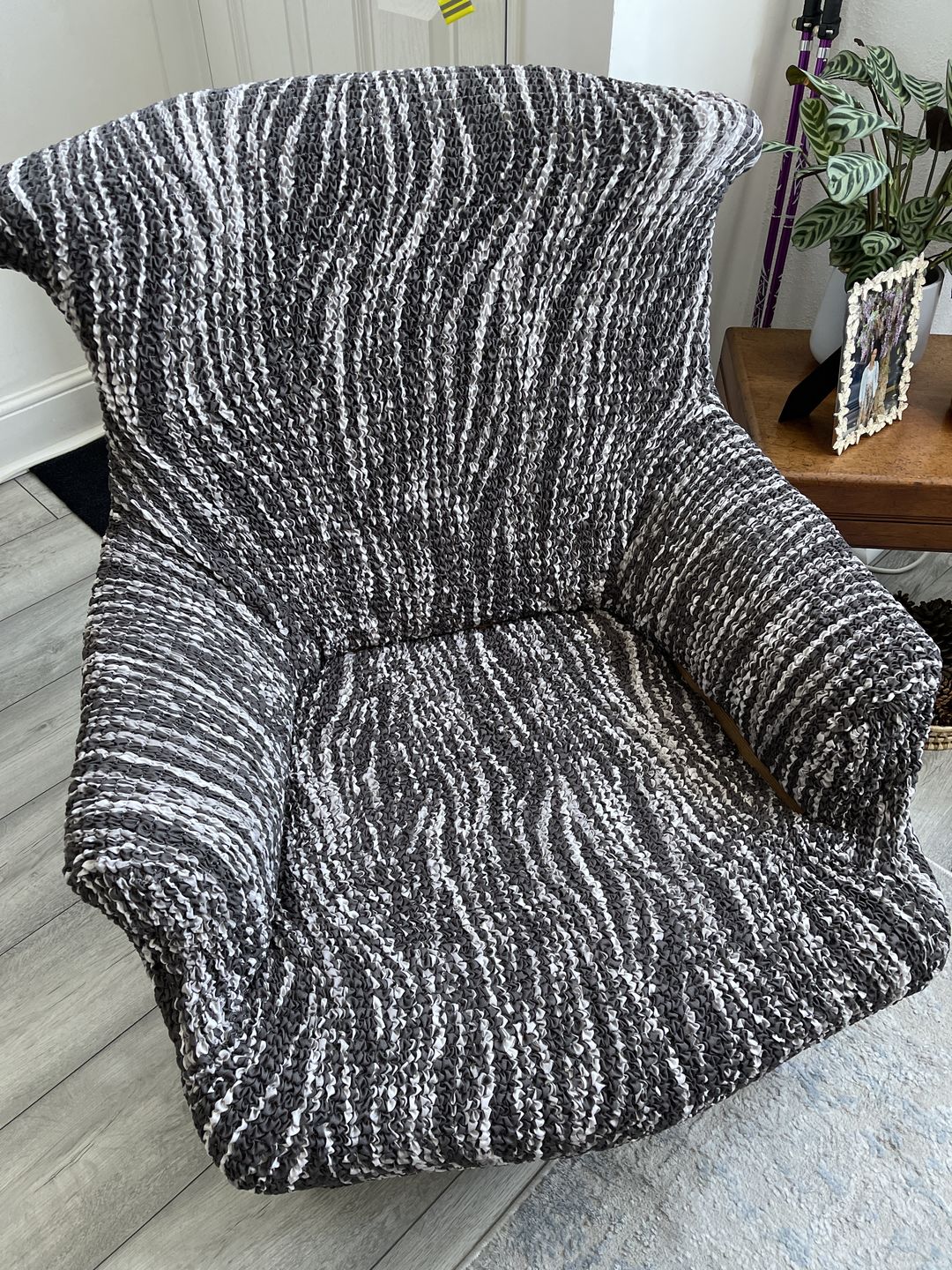 Customer photo review of Arm Chair Cover - Universo Grey, Microfibra Printed