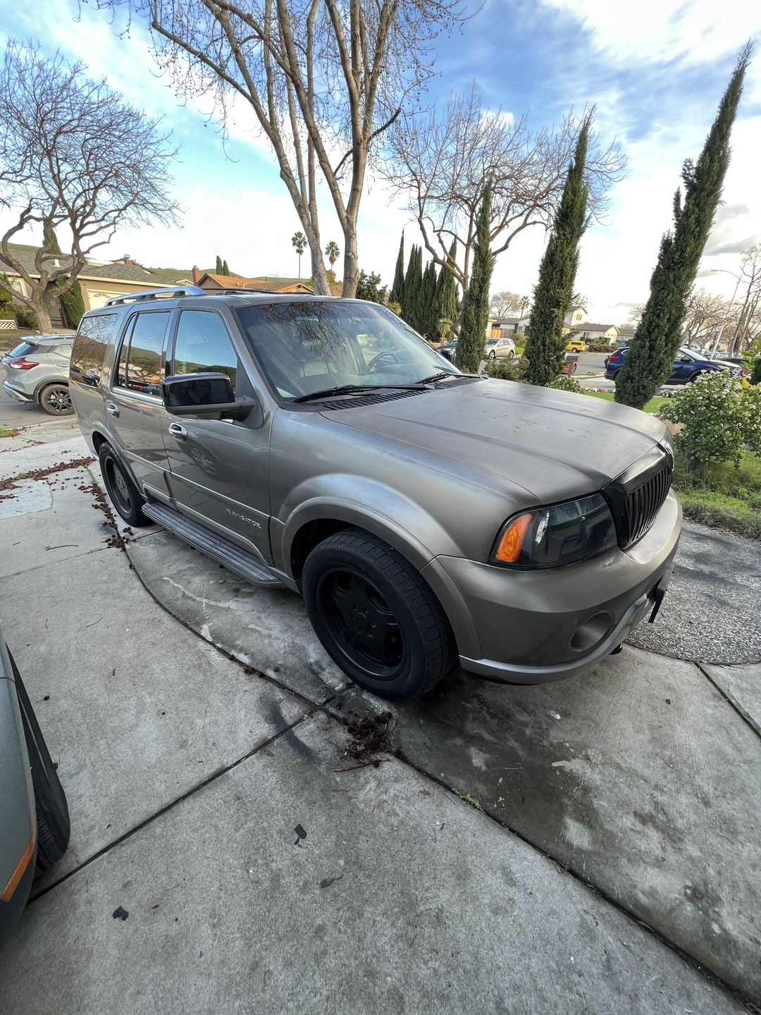 Customer photo review of 2003-2004 Lincoln Navigator Premium 4-Wheel Air Suspension Conversion System With Module (FX24FM)