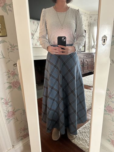 Customer photo review of Women Retro Plaid Wool Skirt 3925