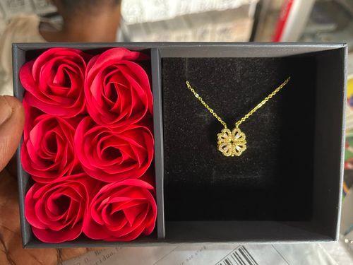 Customer photo review of Clover Hearts Necklace Rose Box Set in 18K Gold Plating