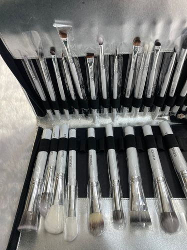 Customer photo review of Master Brush Set With Folder - 25 PCS