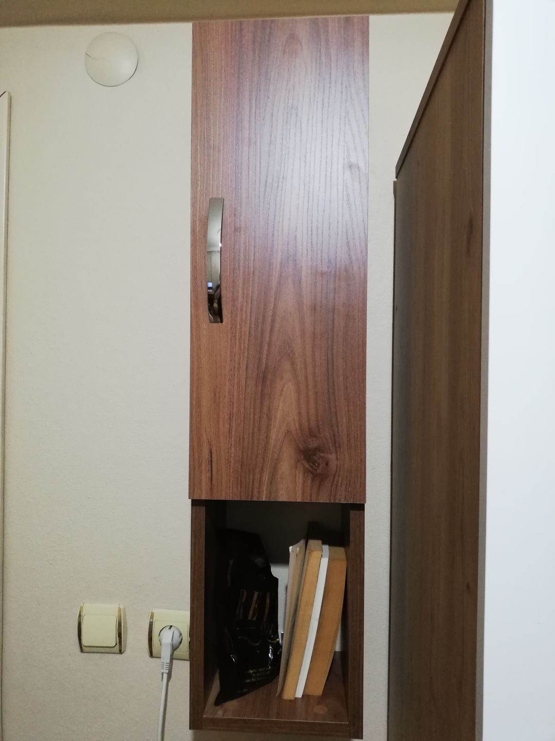 Customer photo review of Rani E2 Kapaklı 3 Bölmeli  Duvar Rafı Minyatür Ceviz