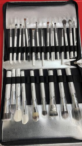 Customer photo review of Master Brush Set With Folder - 25 PCS