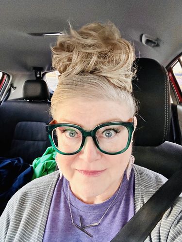Customer photo review of JuvaBun Messy Bun 2.0