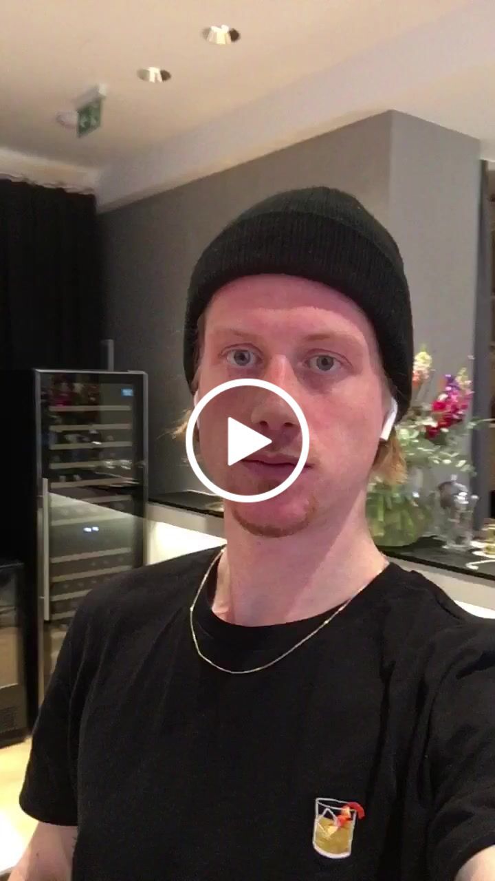 Customer video review of The Old Fashioned Glass organic cotton t-shirt