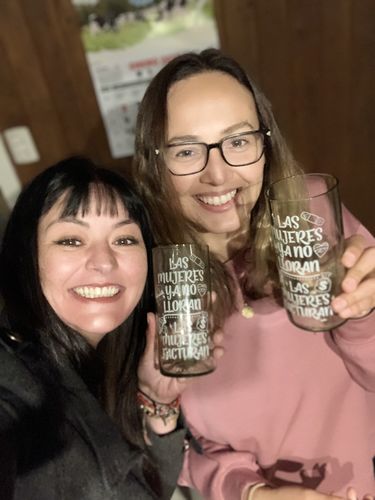 Customer photo review of Las mujeres facturan
