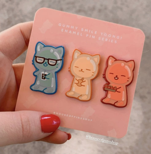 Customer photo review of Gummy Smile Yoongi Pins