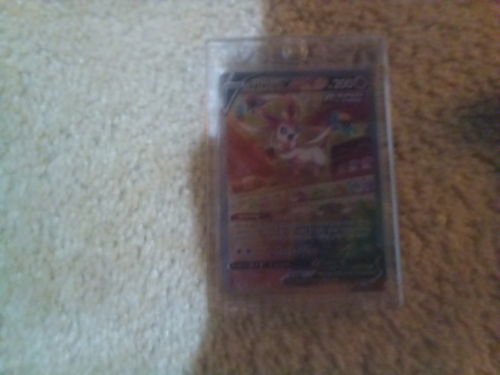 Customer photo review of Pokémon TCG: Sword & Shield-Evolving Skies Elite Trainer Box