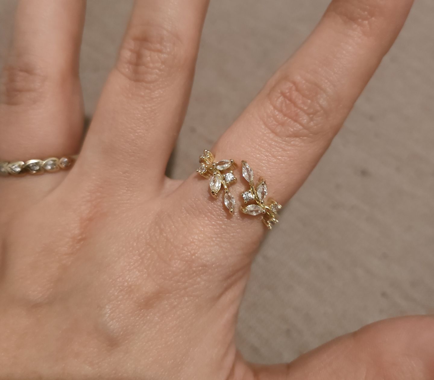 Customer photo review of 18K Crystal Vine Ring