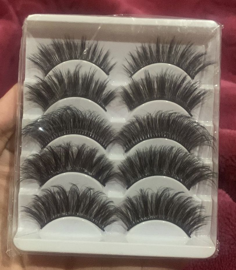 Customer photo review of O.TWO.O 3D MINK EYELASHES