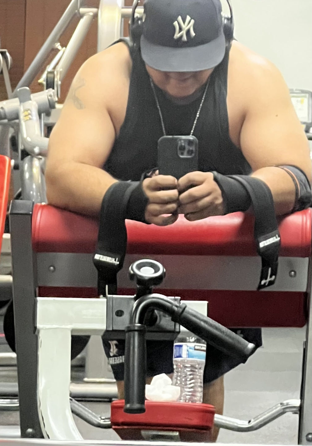 Customer photo review of HolStrength Wrist Wraps 18"