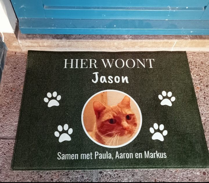 Customer photo review of Hier woont - Gepersonaliseerde huisdier deurmat
