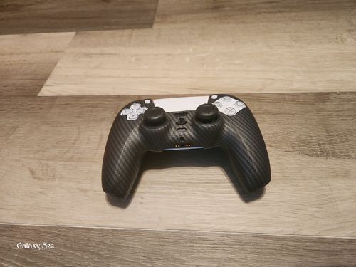 Customer photo review of Black Carbon Fiber - PS5 Controller Skin