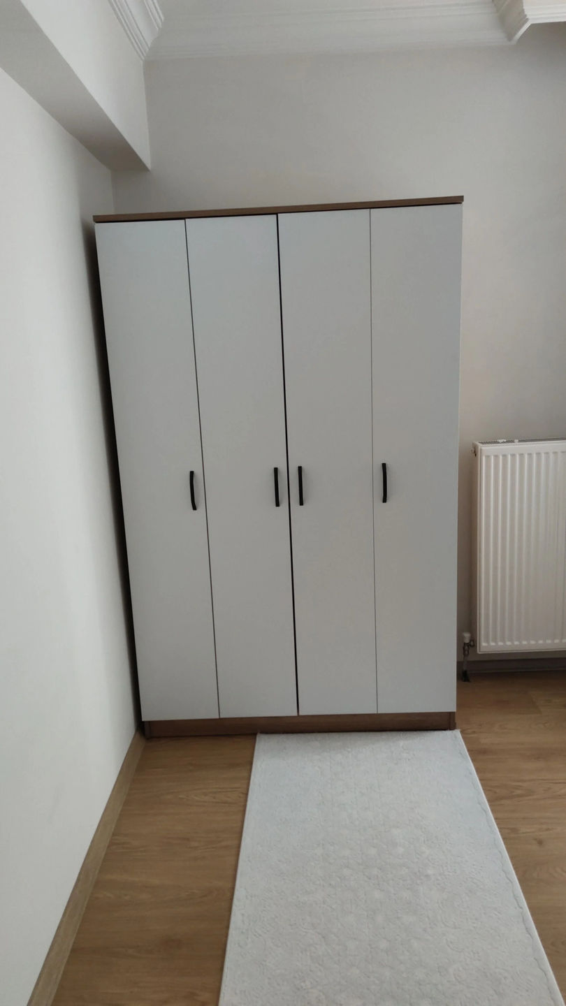 Customer photo review of Rani BA116 Geniş Gardırop Elbise Dolabı 4 Kapaklı 12 Raflı 2 Askılı Sepet Ceviz - Beyaz