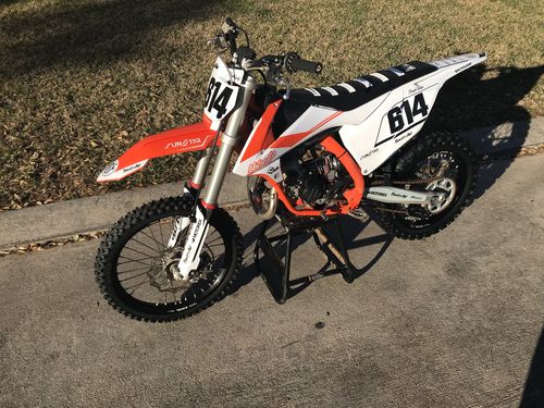 Customer photo review of KTM - Black Sides / Black Top / White Ribs