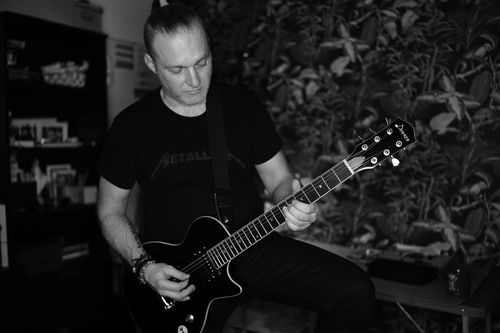 Customer photo review of Donner DLP-124 Solid Body Humbucker Pickup 3-Ways Pickup Switch Electric Guitar Kit