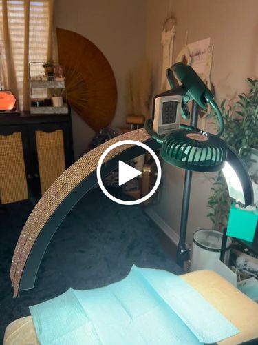 Customer video review of CosmoGlo Original Light Bundle + Phone Clip