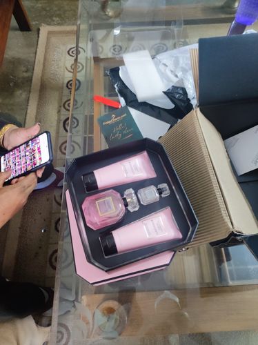 Customer photo review of Victoria Secret Bombshell Eau De Parfum