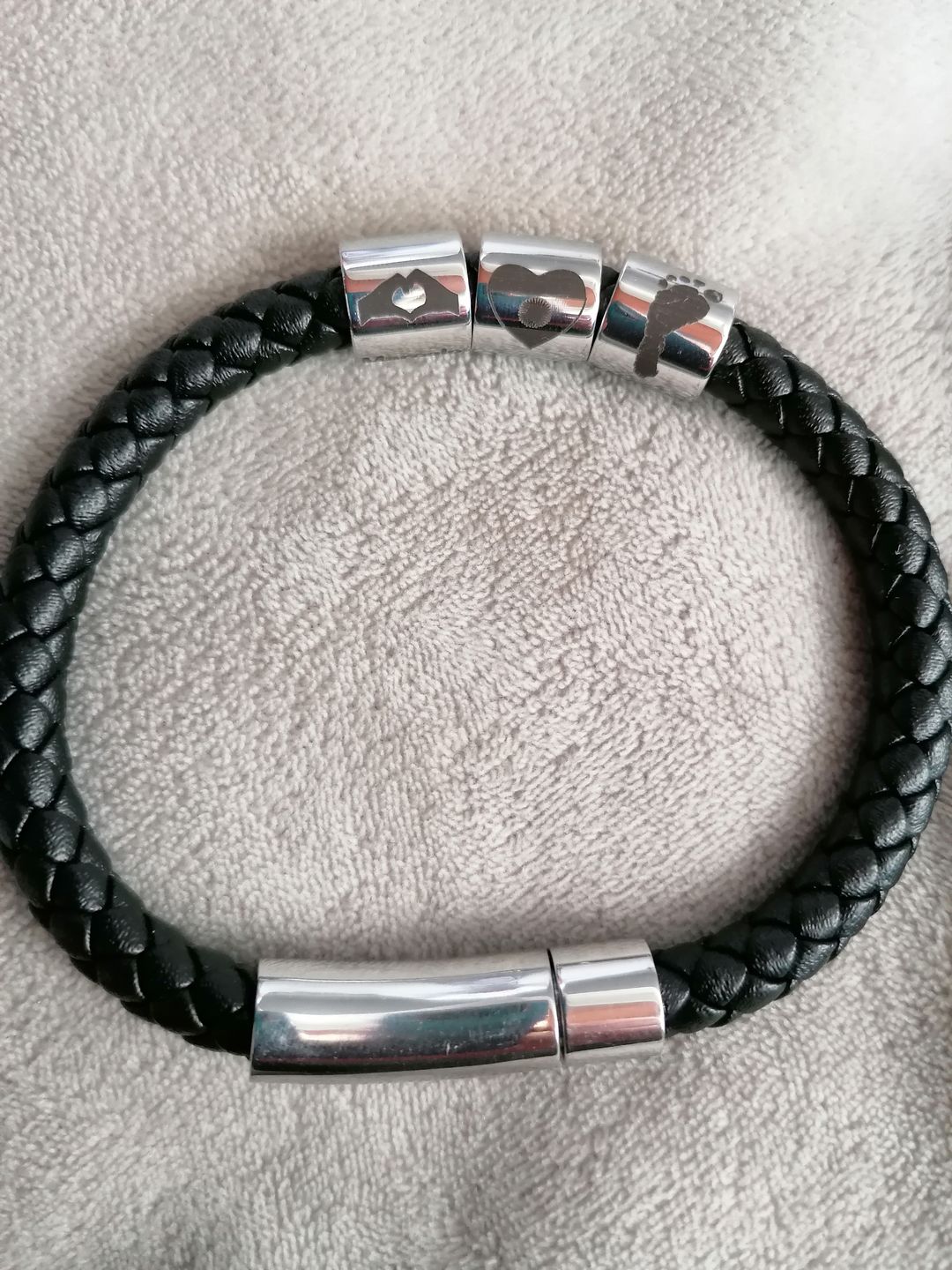 Customer photo review of LOANYA personalisiertes Lederarmband mit Abdrücken