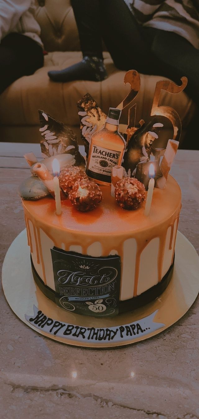 Customer photo review of Whiskey Drip Design Cake