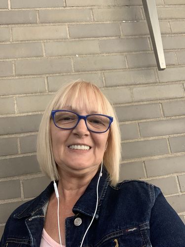 Customer photo review of Clairol Creme Perm 8GN Lt Gold Neut Blonde 2 Oz.