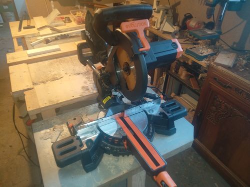 Customer photo review of Scie à onglet radiale 210mm Evolution R210SMS+ avec Lame multi-matériaux TCT