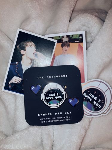 Customer photo review of [PREORDER] The Astronaut Pins