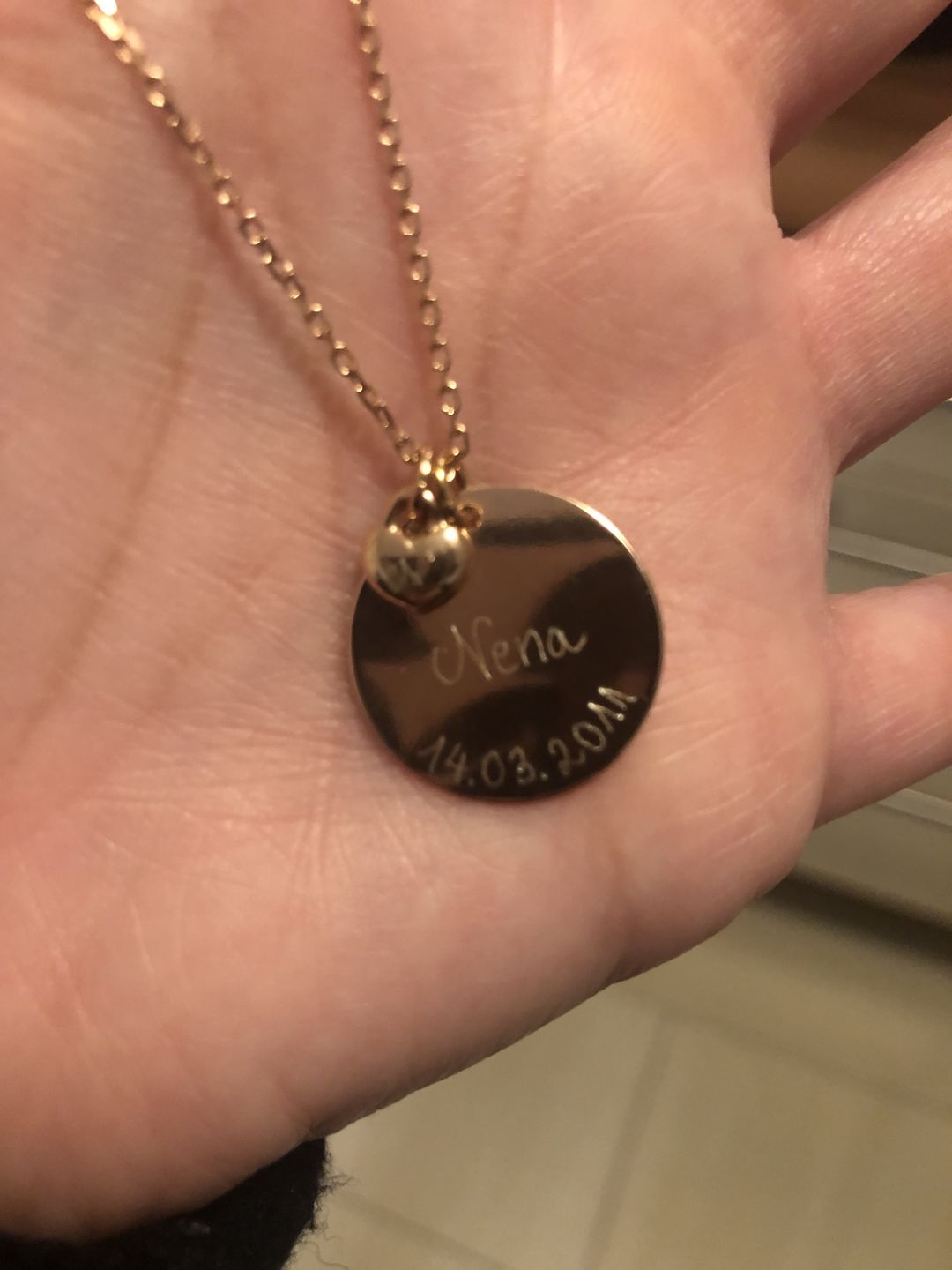 Customer photo review of Zarte Halskette mit Gravur "Mini Love"