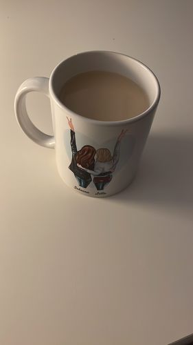 Customer photo review of Beste Freundinnen mit Handtasche - Personalisierte Tasse (2-3 Personen)