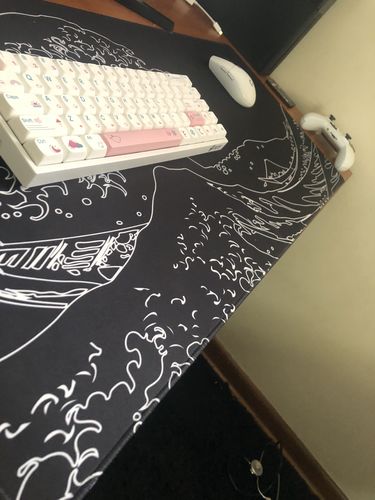 Customer photo review of Great Wave Black | Deskmat